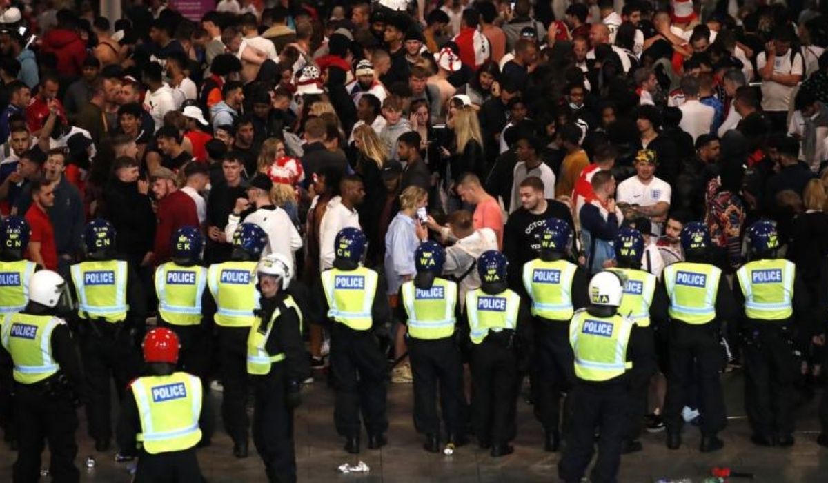 London police says 19 officers injured around Euro 2020 final